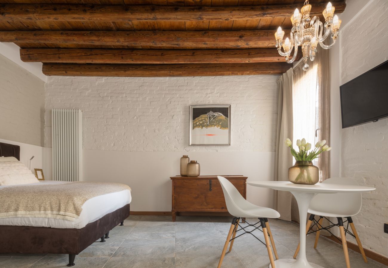 Appartamento a Venezia - Castello  Apartment with Garden R&R