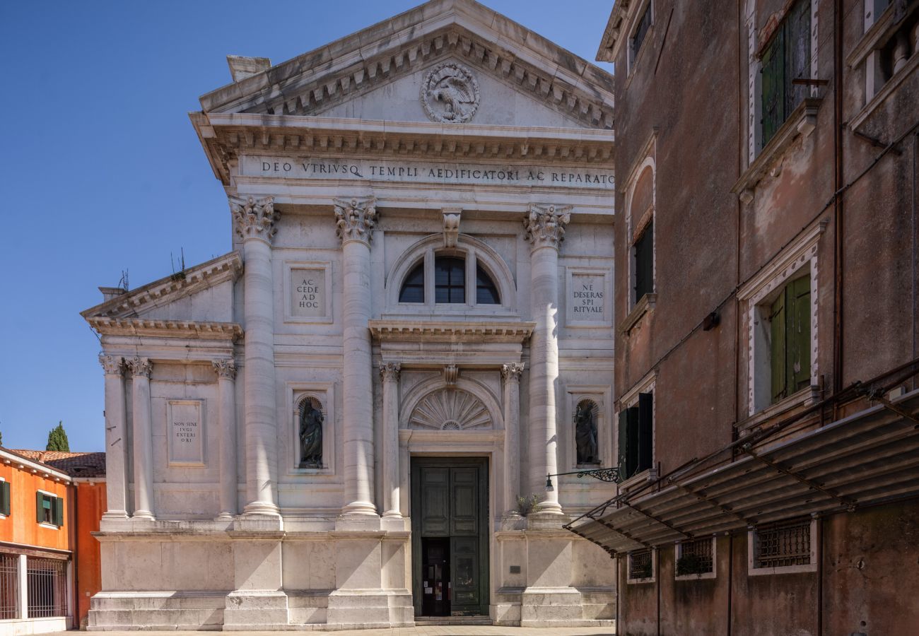 Appartamento a Venezia - Castello  Apartment with Garden R&R
