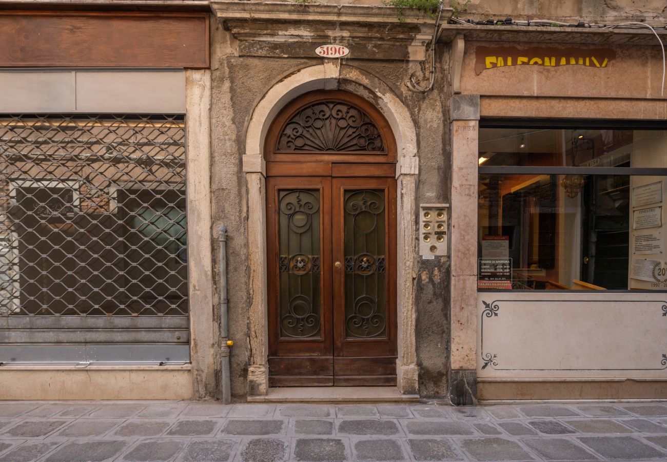 Appartamento a Venezia - Castello  Apartment with Garden R&R
