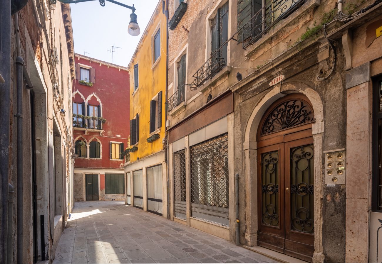 Appartamento a Venezia - Castello  Apartment with Garden R&R