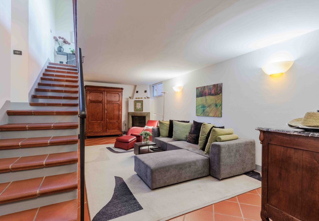 Villa a Lucca - Villa Debby, 2 bedrooms Farmhouse with Pool on the Hills of Lucca