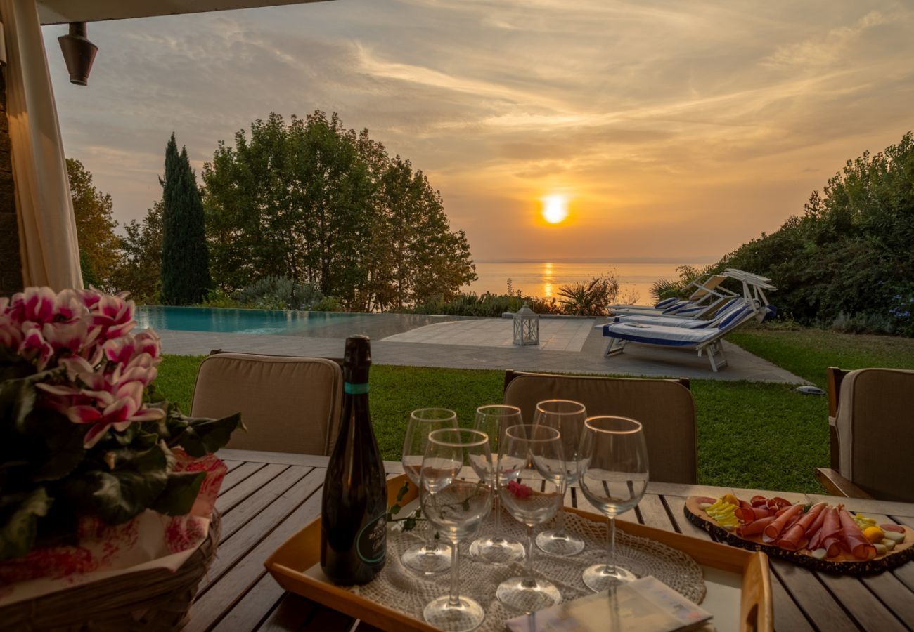Villa a Bardolino - VILLA INFINITY