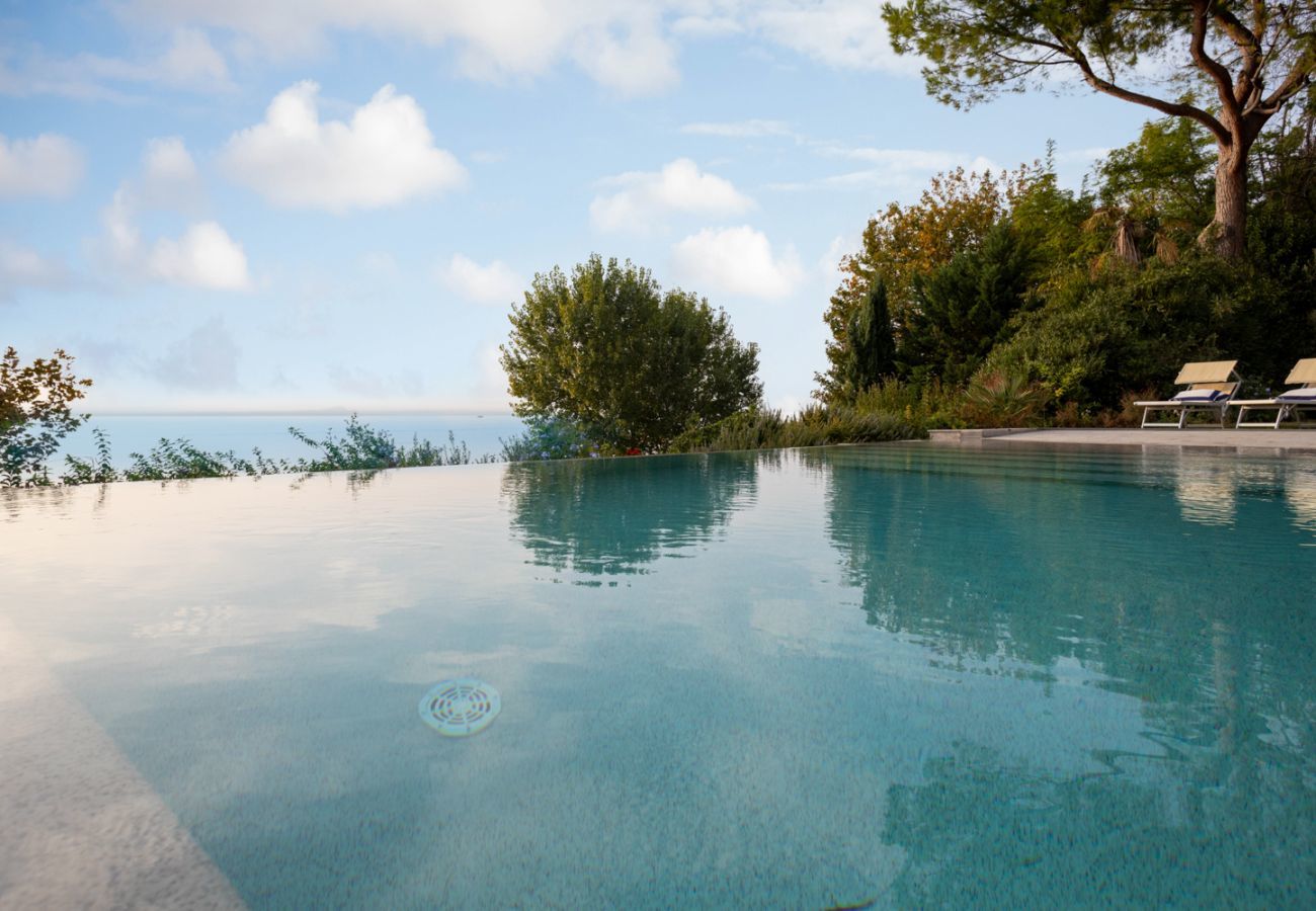 Villa a Bardolino - VILLA INFINITY