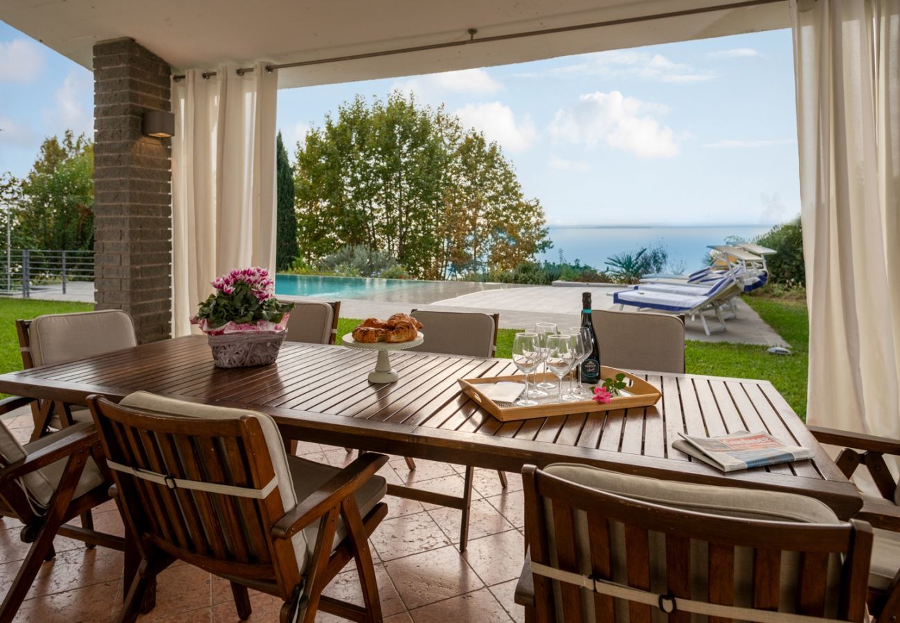 Villa a Bardolino - VILLA INFINITY