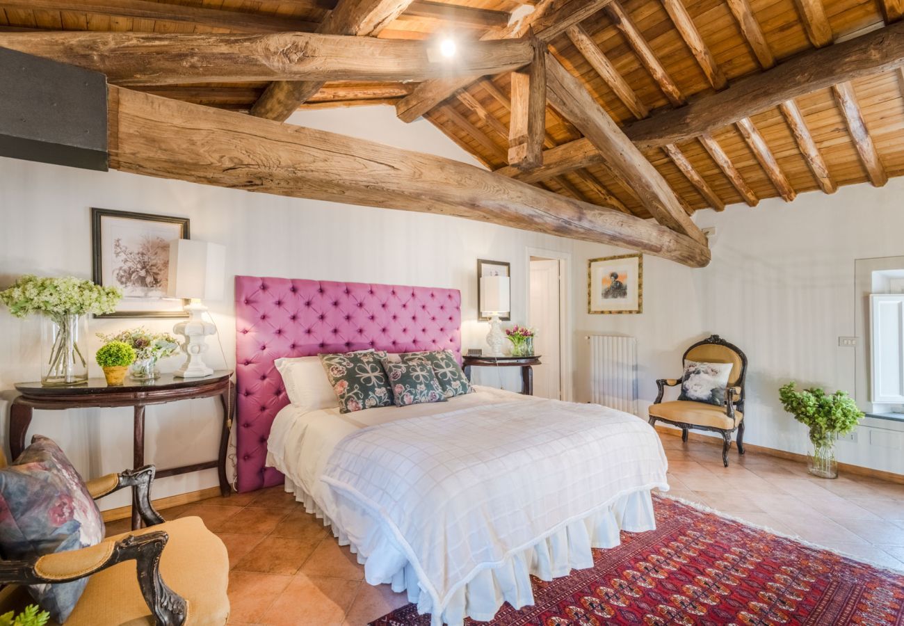 Villa a Lucca - La Chiesetta, an Antique Church with Pool