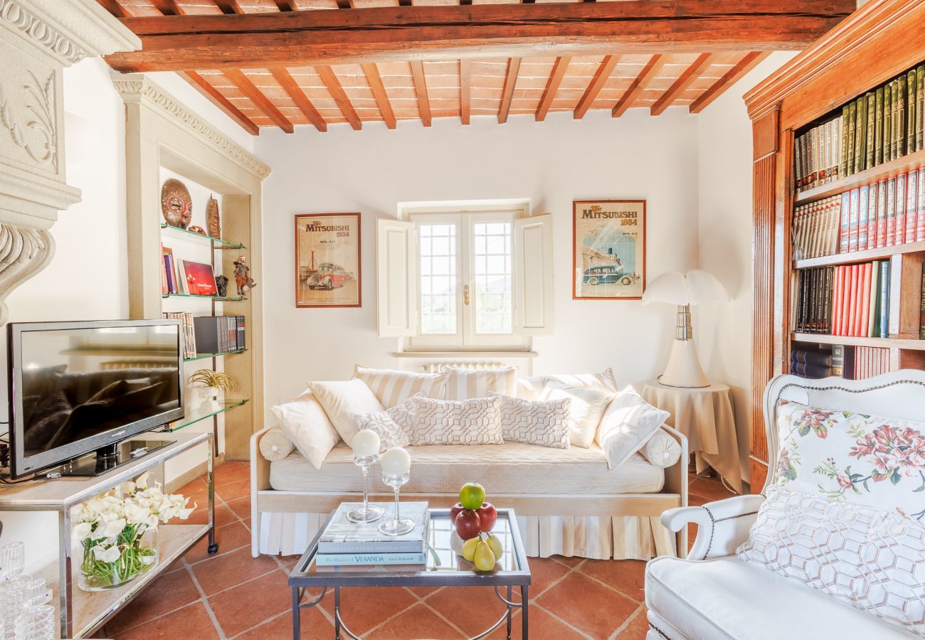 Villa a Montecatini alto - Tuscan Embrace