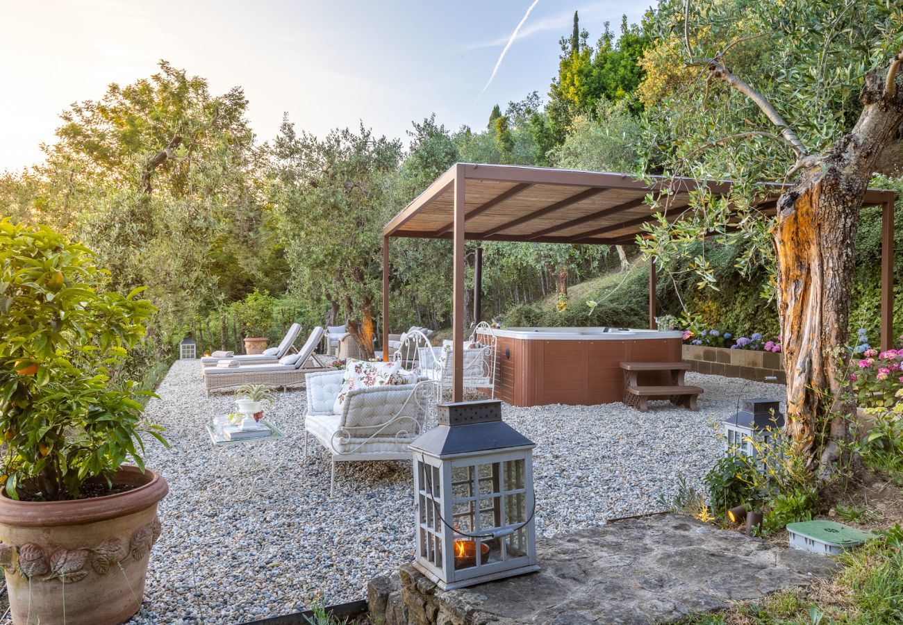 Villa a Montecatini alto - Tuscan Embrace