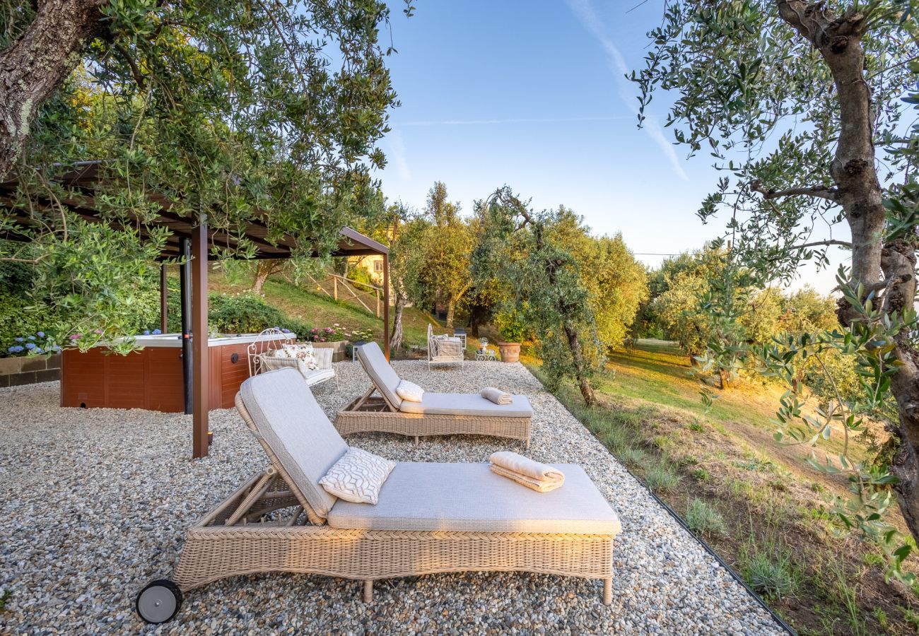 Villa a Montecatini alto - Tuscan Embrace