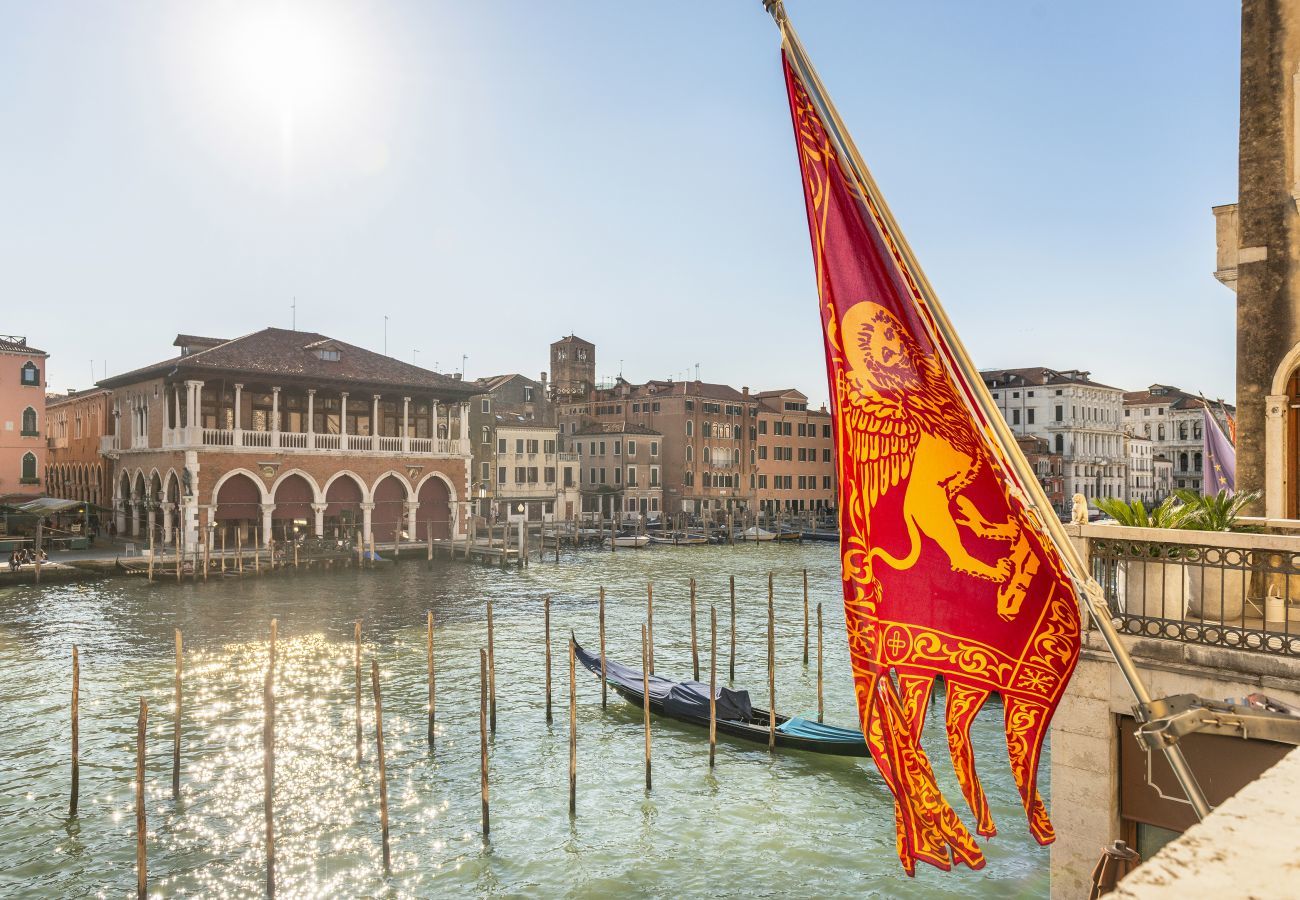 Appartamento a Venezia - Golden Treasure Apartment on the Grand Canal R&R