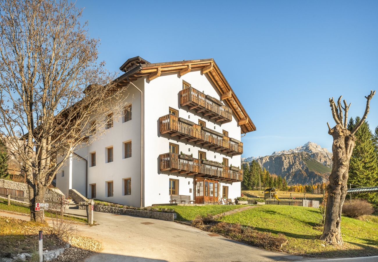 Appartamento a Cortina d´Ampezzo - Cademai Alpenglow Chalet with Sauna R&R