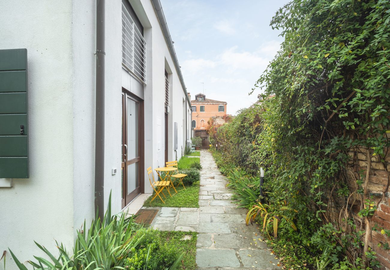 Appartamento a Venezia - Colorful Venetian Apartment R&R