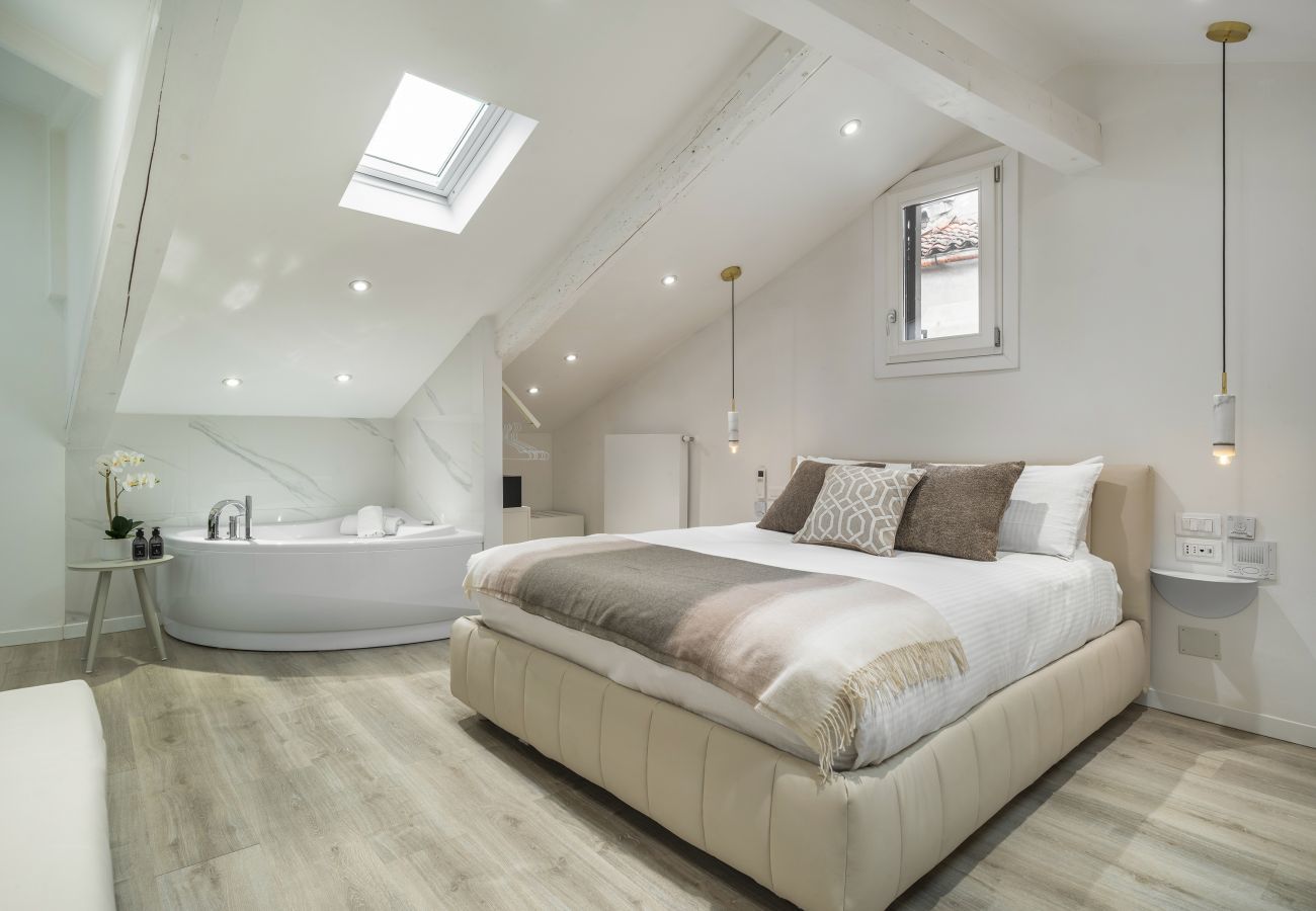 Appartamento a Venezia - Calle Varisco Apartment with Terrace R&R