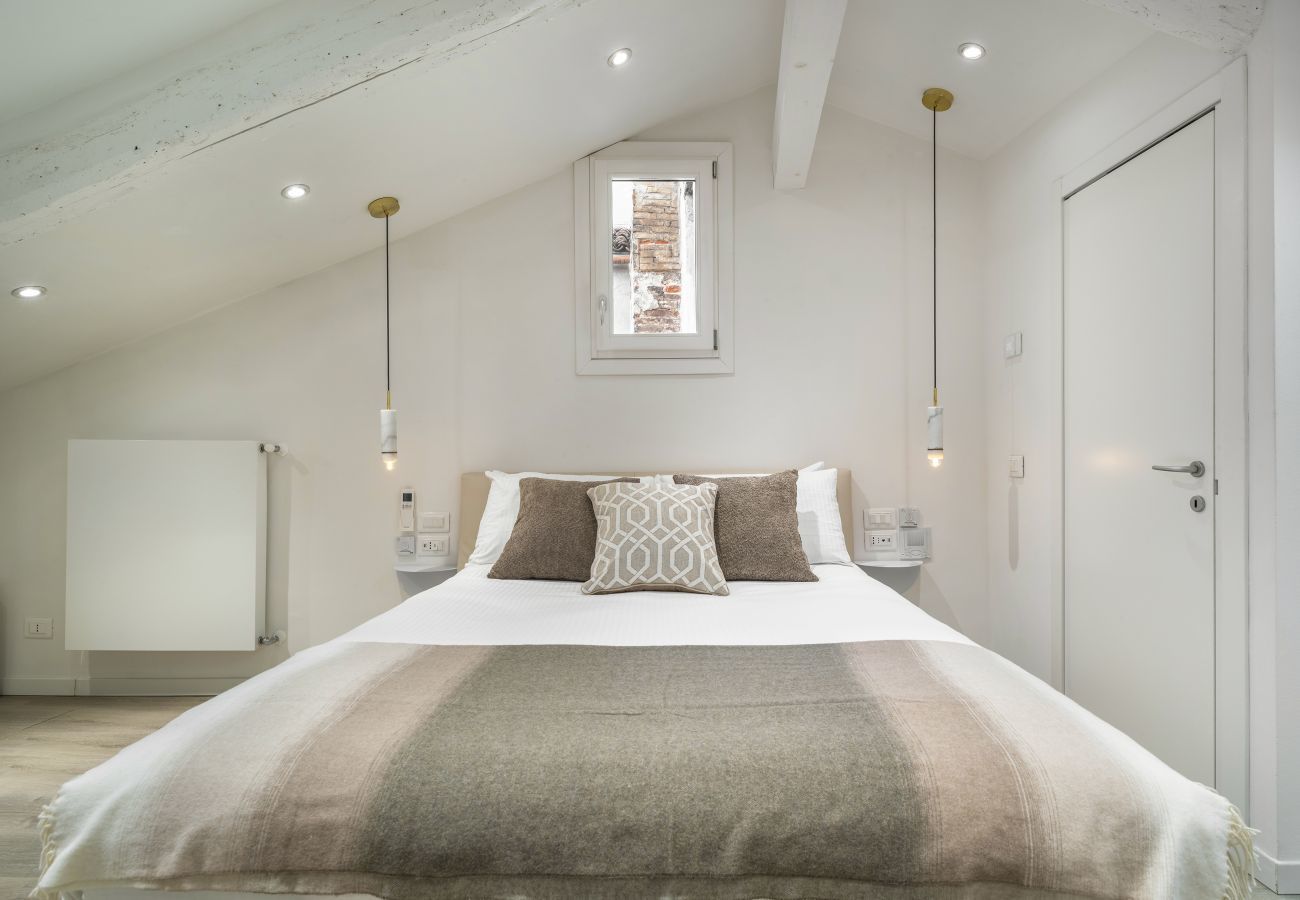 Appartamento a Venezia - Calle Varisco Apartment with Terrace R&R