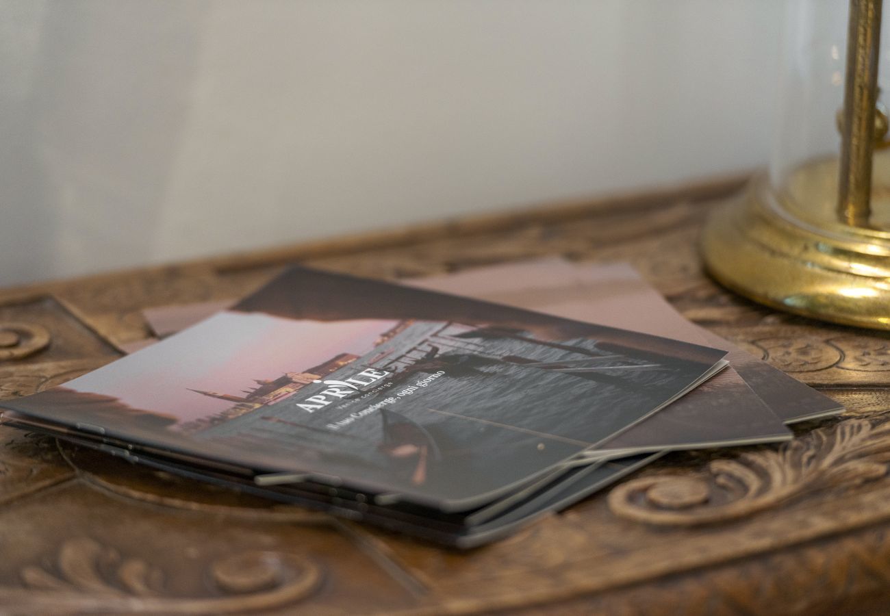 Appartamento a Venezia - Ca' Venier Apartment with Balcony R&R