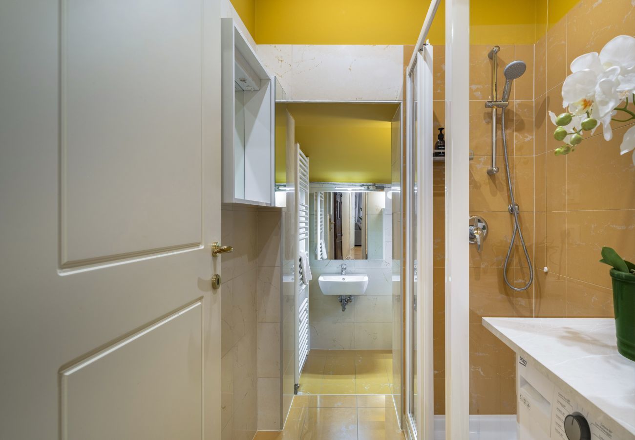 Appartamento a Venezia - Ca' Venier Apartment with Balcony R&R