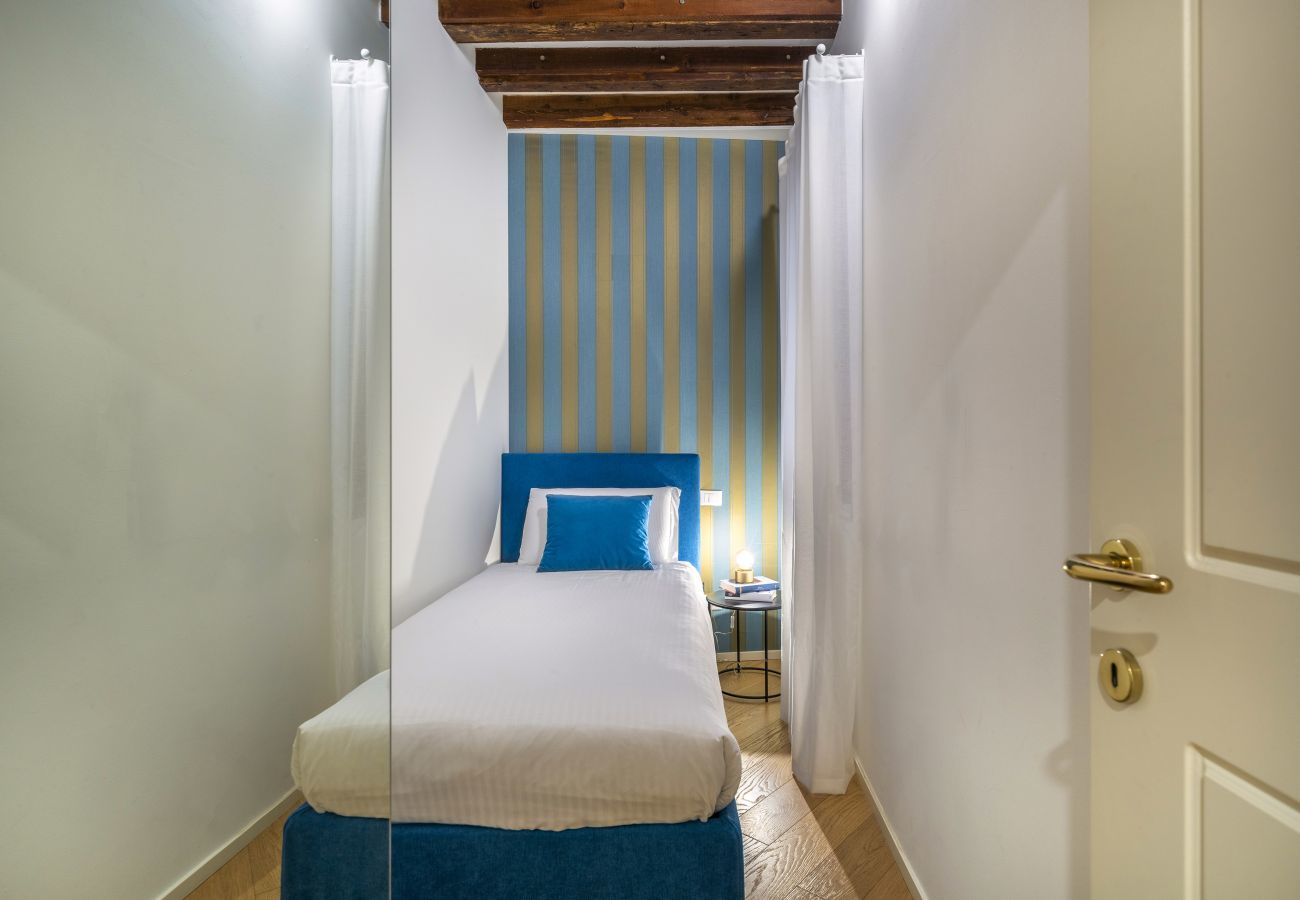 Appartamento a Venezia - Ca' Venier Apartment with Balcony R&R