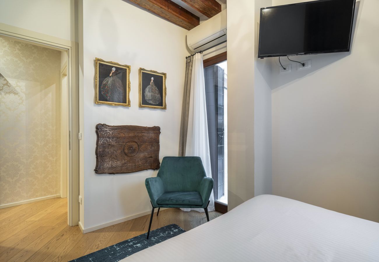 Appartamento a Venezia - Ca' Venier Apartment with Balcony R&R