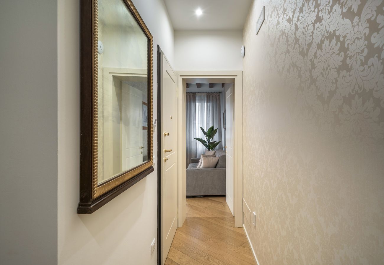 Appartamento a Venezia - Ca' Venier Apartment with Balcony R&R