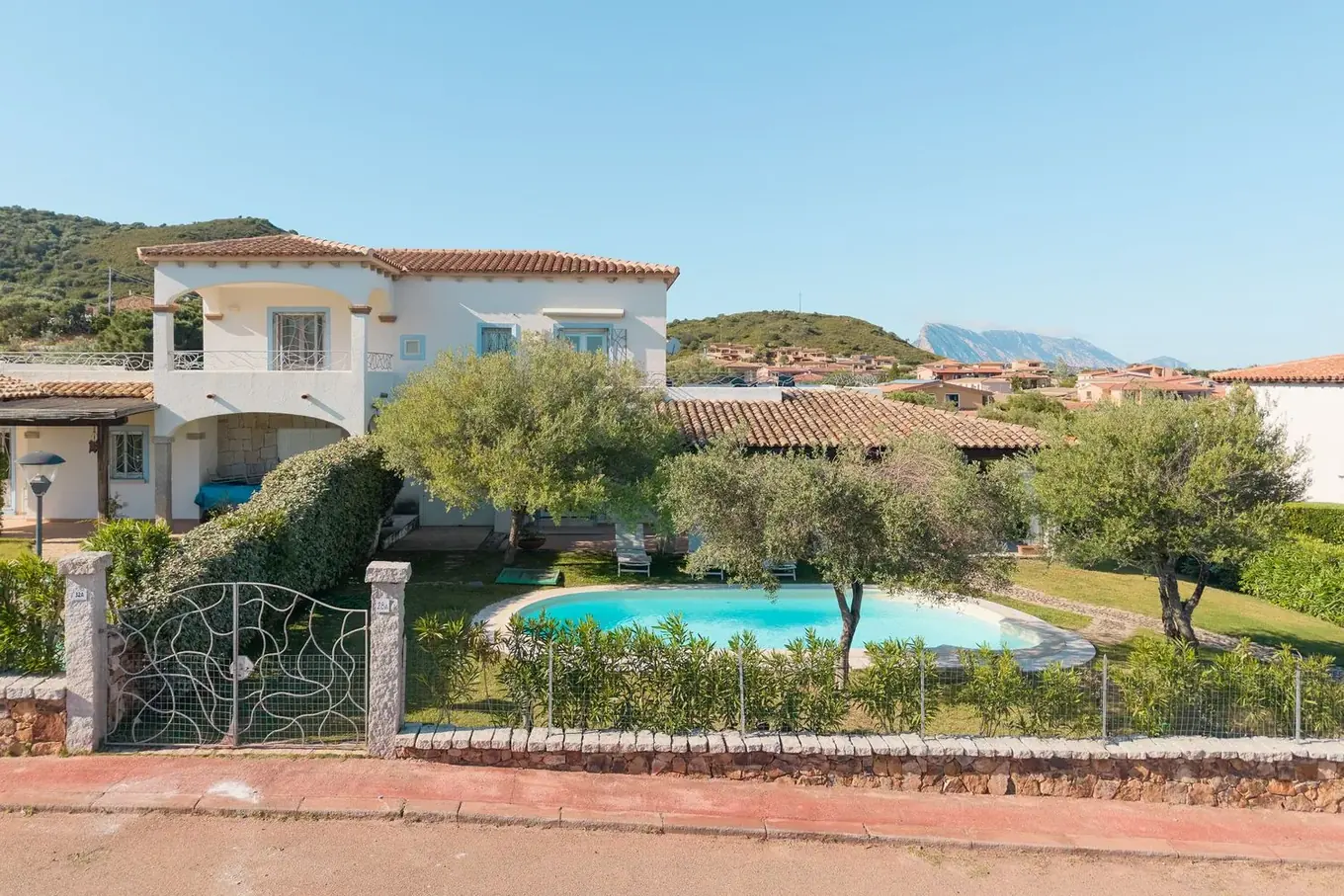 Villa Luciva con piscina e giardino gestita per gli affitti brevi in Sardegna
