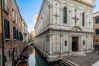 Ferienwohnung in Venezia - Miracoli Apartment with View on the Canal R&R