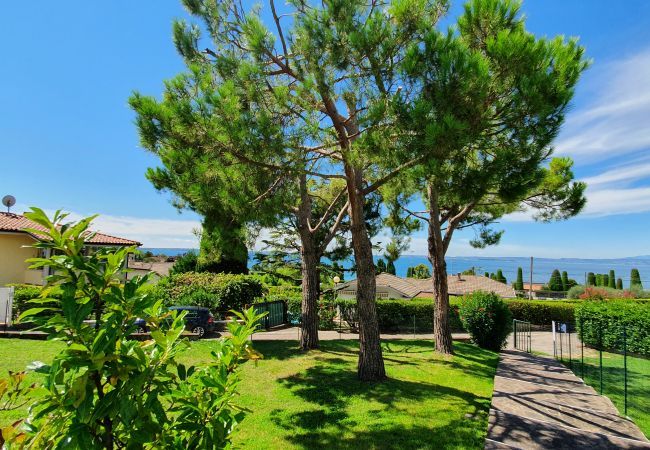 Ferienwohnung in Lazise - Regarda - Wohnung Brezza di Lago 1 mit Pool und Klimaanlage -Ruhe und Entspannung nur wenige Meter vom Zentrum von Lazise entfernt.