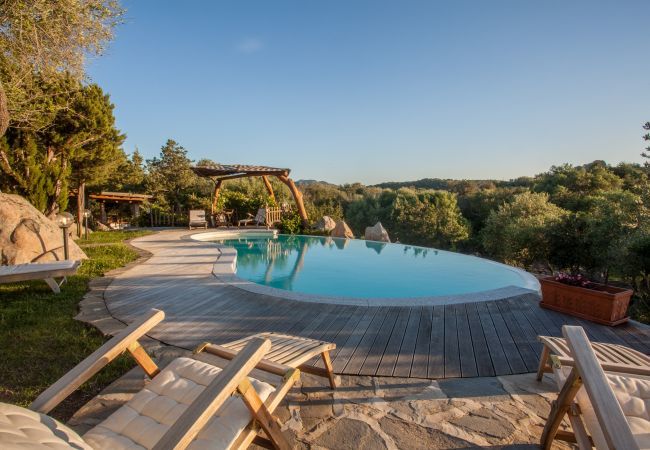 Villa in Porto Rotondo - Villa Sa Jaga - Infinity-Pool mit Blick auf den Sonnenuntergang, Porto Rotondo