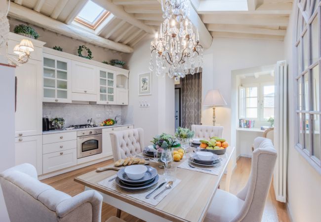 Ferienwohnung in Lucca - Casa Laura, a Terrace above Lucca Ferienwohnung in Lucca - Casa Laura, a Terrace above Lucca