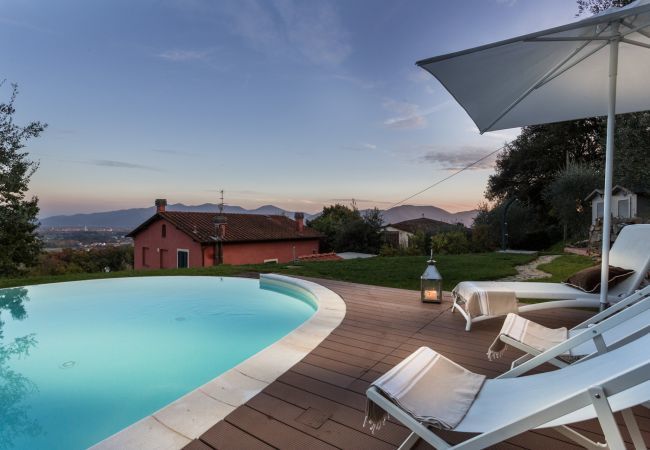 Villa in Lucca - Panoramisches 4 Schlafzimmer Bauernhaus mit privatem Pool in Lucca in der Nähe des Stadtzentrums