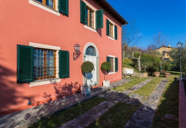 Villa in Lucca - Panoramisches 4 Schlafzimmer Bauernhaus mit privatem Pool in Lucca in der Nähe des Stadtzentrums