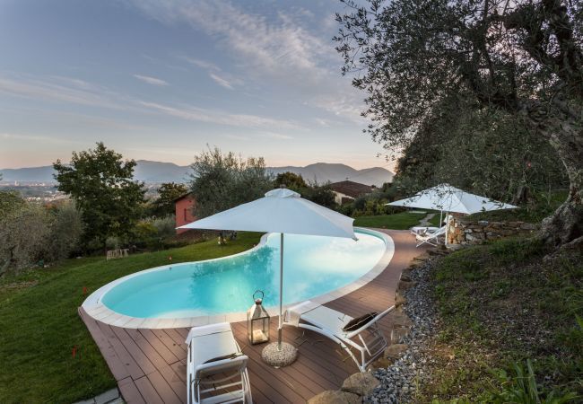 Villa in Lucca - Panoramisches 4 Schlafzimmer Bauernhaus mit privatem Pool in Lucca in der Nähe des Stadtzentrums