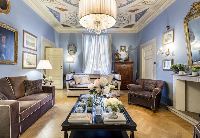 Ferienwohnung in Lucca - Elegant and Homey 4 Bedrooms Apartment, Air Conditioning within the Lucca Walls