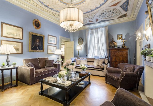 Ferienwohnung in Lucca - Elegant and Homey 4 Bedrooms Apartment, Air Conditioning within the Lucca Walls