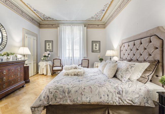 Ferienwohnung in Lucca - Elegant and Homey 4 Bedrooms Apartment, Air Conditioning within the Lucca Walls