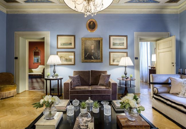Ferienwohnung in Lucca - Elegant and Homey 4 Bedrooms Apartment, Air Conditioning within the Lucca Walls