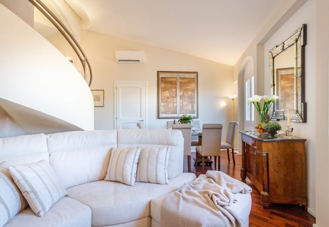 Ferienwohnung in Florenz - Luxuriöses Penthouse mit Aufzug 3 Schlafzimmer 3 Badezimmer im Zentrum