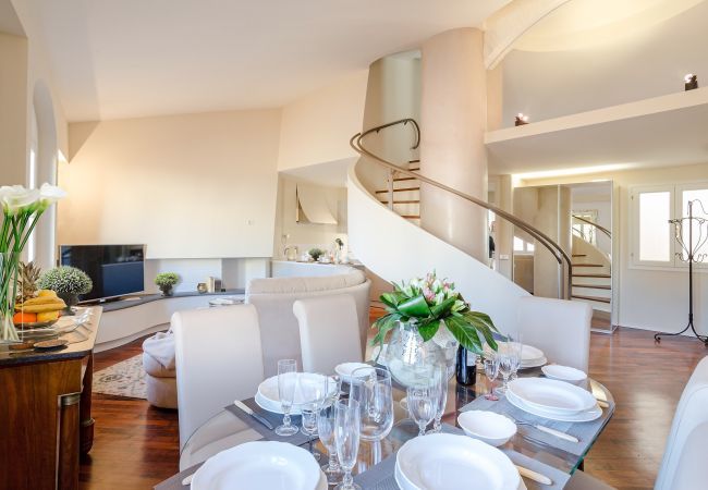 Ferienwohnung in Florenz - Luxuriöses Penthouse mit Aufzug 3 Schlafzimmer 3 Badezimmer im Zentrum