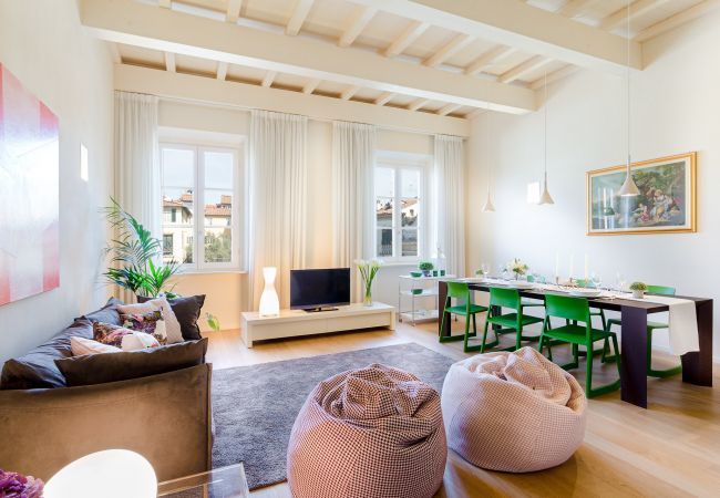 Ferienwohnung in Lucca -  Moderne, geräumige 2-Zimmer-Wohnung mit Terrasse und Aufzug