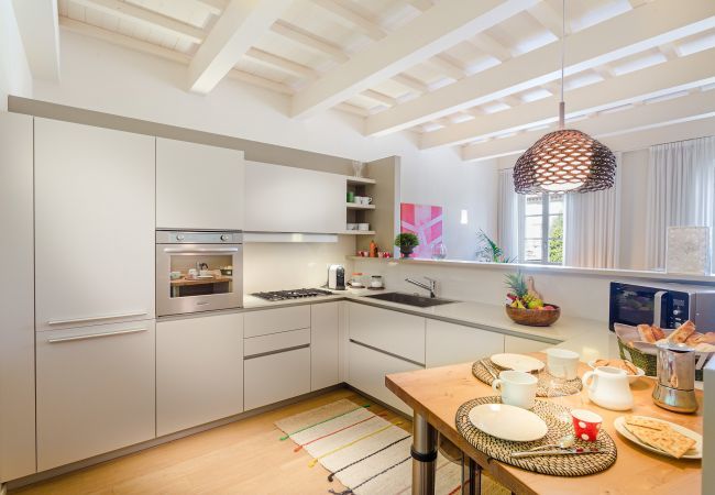 Ferienwohnung in Lucca -  Moderne, geräumige 2-Zimmer-Wohnung mit Terrasse und Aufzug