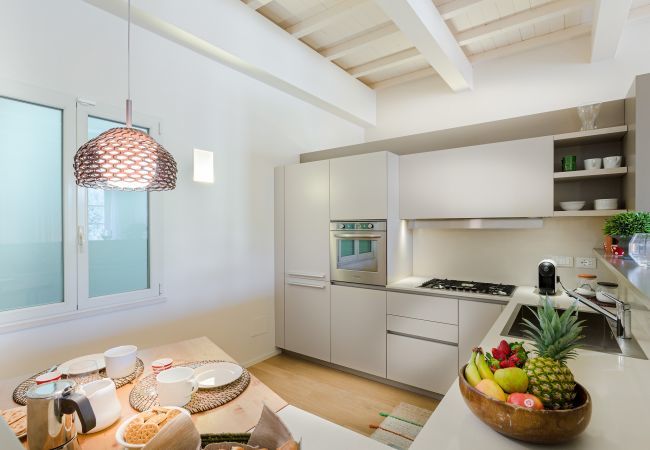 Ferienwohnung in Lucca -  Moderne, geräumige 2-Zimmer-Wohnung mit Terrasse und Aufzug