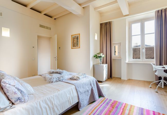 Ferienwohnung in Lucca -  Moderne, geräumige 2-Zimmer-Wohnung mit Terrasse und Aufzug