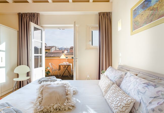 Ferienwohnung in Lucca -  Moderne, geräumige 2-Zimmer-Wohnung mit Terrasse und Aufzug