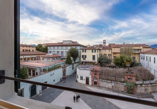 Ferienwohnung in Lucca - Atemberaubende Ausblicke auf Lucca von einer geräumigen, möblierten Terrasse in den Mauern