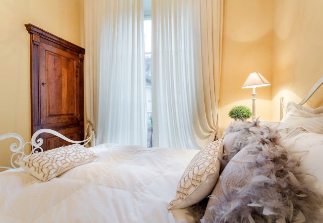 Ferienwohnung in Lucca -  Jenseits des außergewöhnlichen romantischen ruhigen geräumigen Apartments neben dem Guinigi Tower