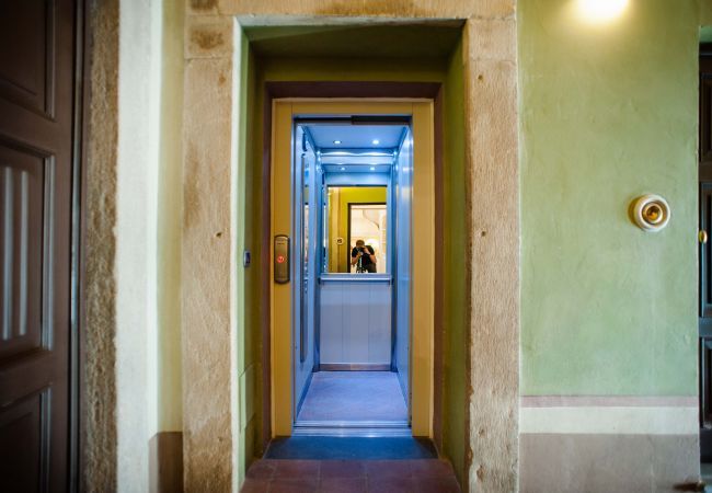 Ferienwohnung in Lucca -  Jenseits des außergewöhnlichen romantischen ruhigen geräumigen Apartments neben dem Guinigi Tower
