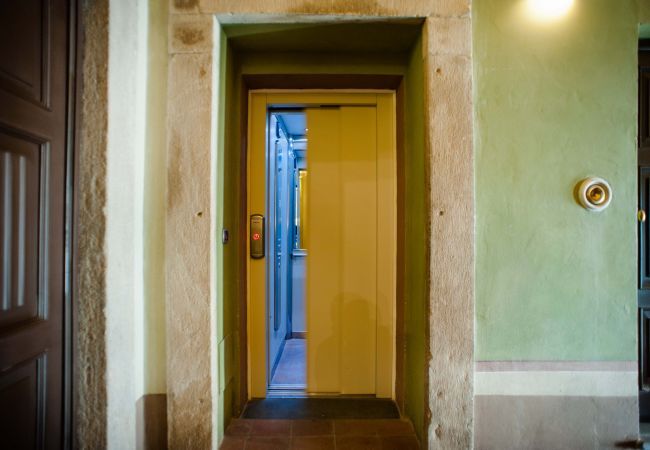 Ferienwohnung in Lucca -  Jenseits des außergewöhnlichen romantischen ruhigen geräumigen Apartments neben dem Guinigi Tower