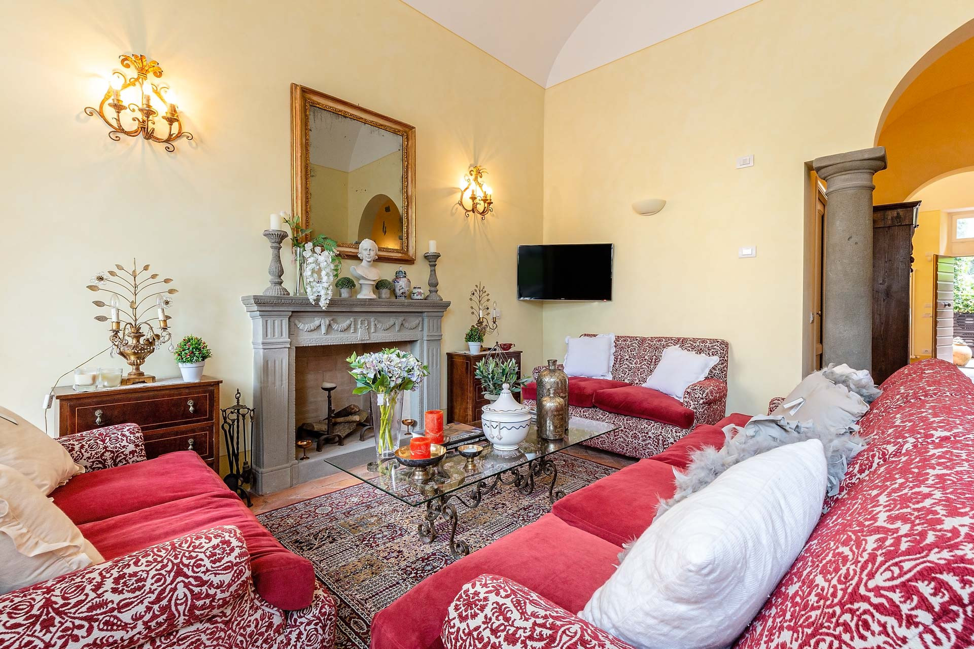  in Lucca - Spacious Ground Floor Apartment with Private Garden Inside the Walls of Lucca