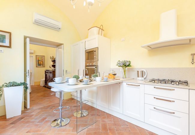 Ferienwohnung in Lucca - Spacious Ground Floor Apartment with Private Garden Inside the Walls of Lucca