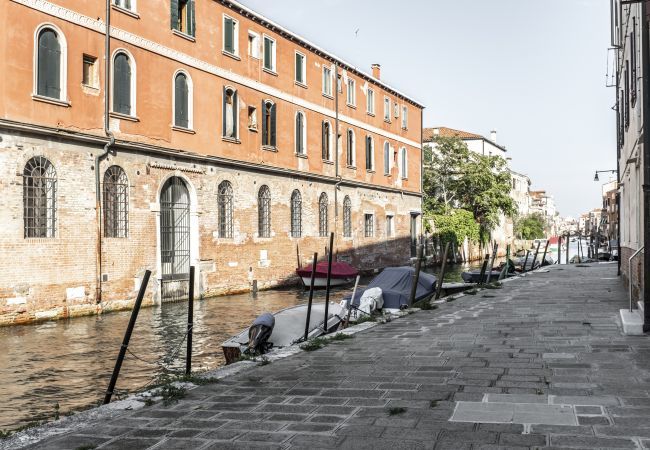 Ferienwohnung in Venezia - Elegant Fornasa Vecia Canal View R&R Ferienwohnung in Venezia - Elegant Fornasa Vecia Canal View R&R