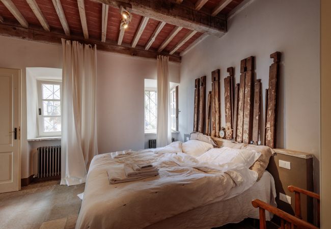 Villa in Pescaglia - PALAZZO GIUSTI: Understated Luxury with a Welcoming Ambience on the Hills of Lucca