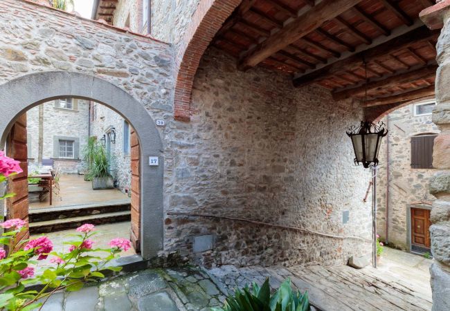 Villa in Pescaglia - PALAZZO GIUSTI: Understated Luxury with a Welcoming Ambience on the Hills of Lucca